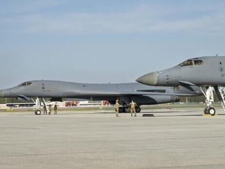 US B-1B bombers fly off coast of Venezuela: flight tracking data